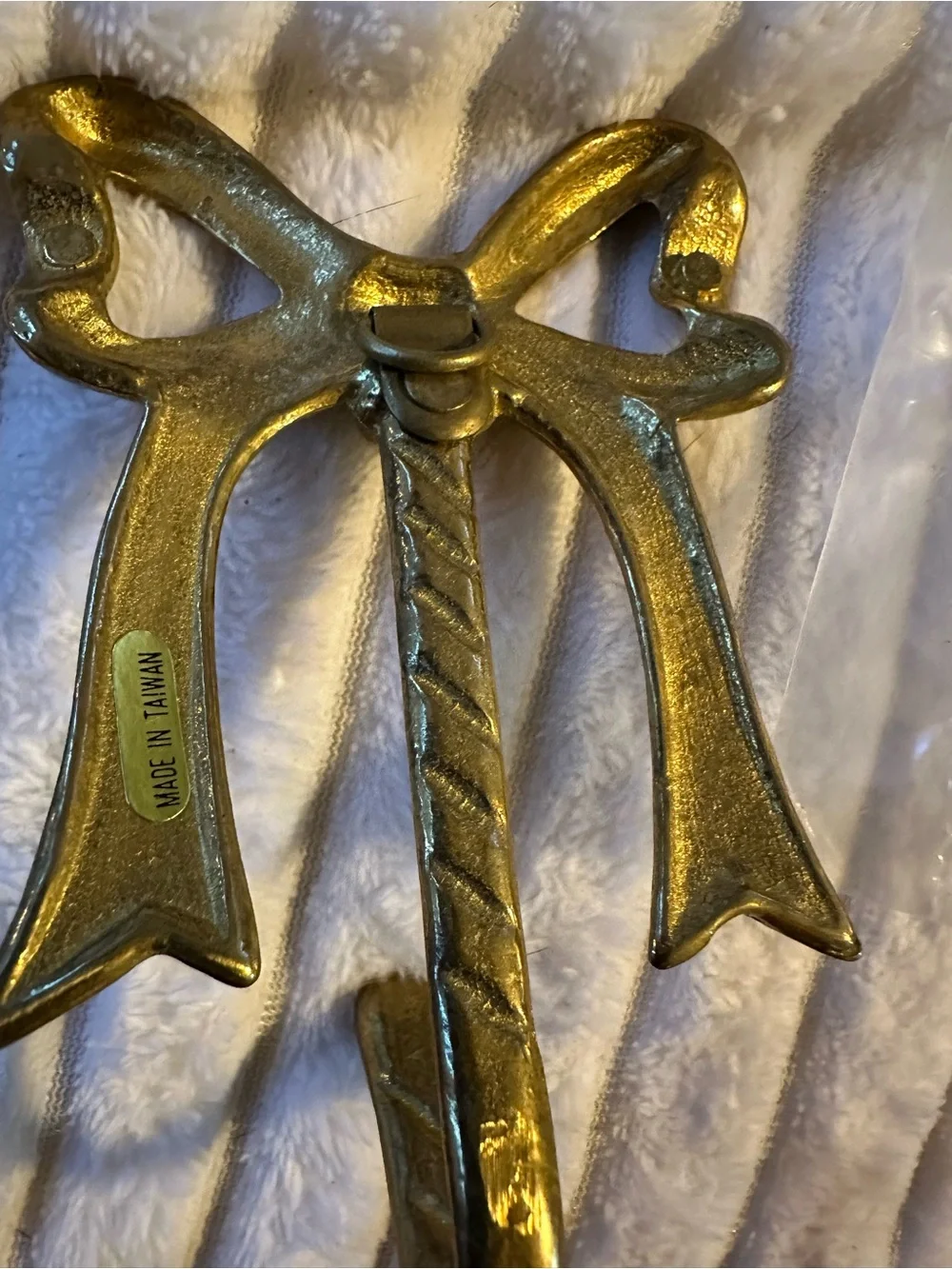 Gold Bow Wall Hook – Elegant Accent for Home